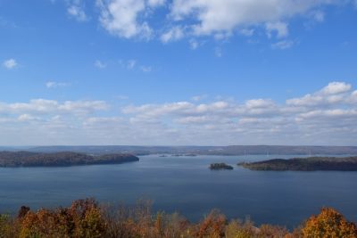 Lake Guntersville State Park is located on Lake Guntersville and the Tennessee River. It is one of the most beautiful state parks in Alabama.