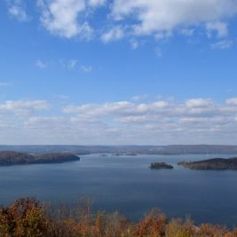Lake Guntersville State Park is located on Lake Guntersville and the Tennessee River. It is one of the most beautiful state parks in Alabama.